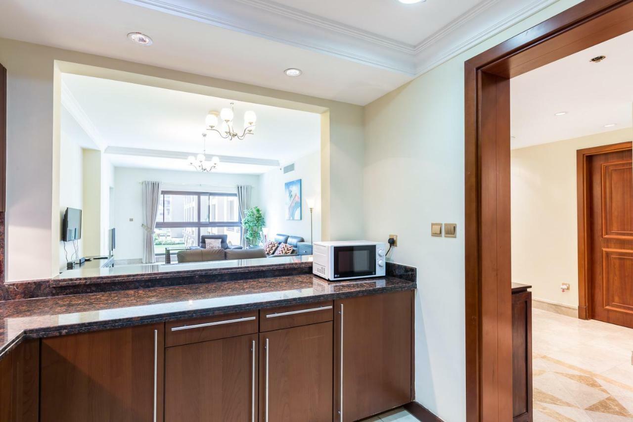 Beachfront Two Bedrooms On Palm Jumeirah By Deluxe Holiday Homes Dubai Buitenkant foto