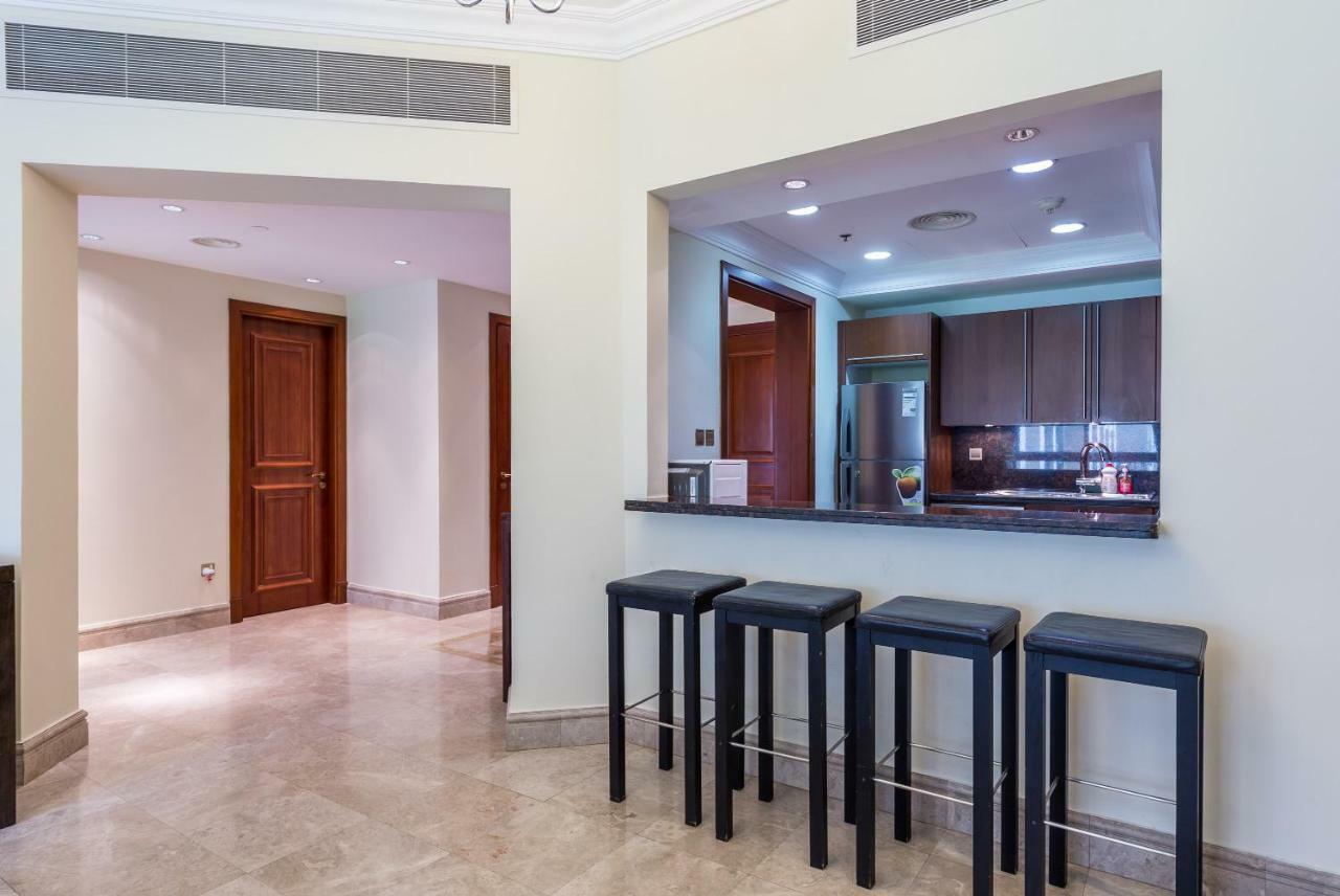Beachfront Two Bedrooms On Palm Jumeirah By Deluxe Holiday Homes Dubai Buitenkant foto