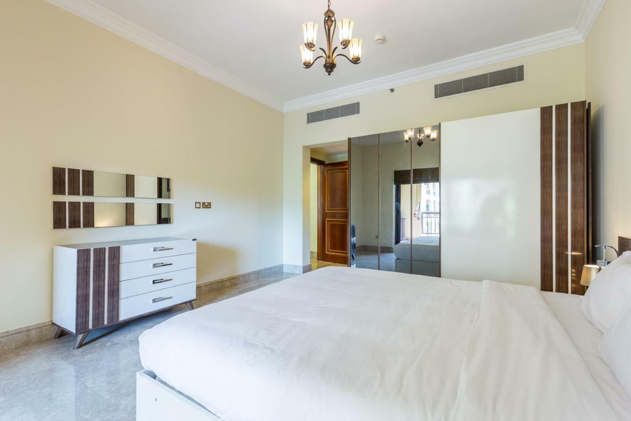 Beachfront Two Bedrooms On Palm Jumeirah By Deluxe Holiday Homes Dubai Buitenkant foto