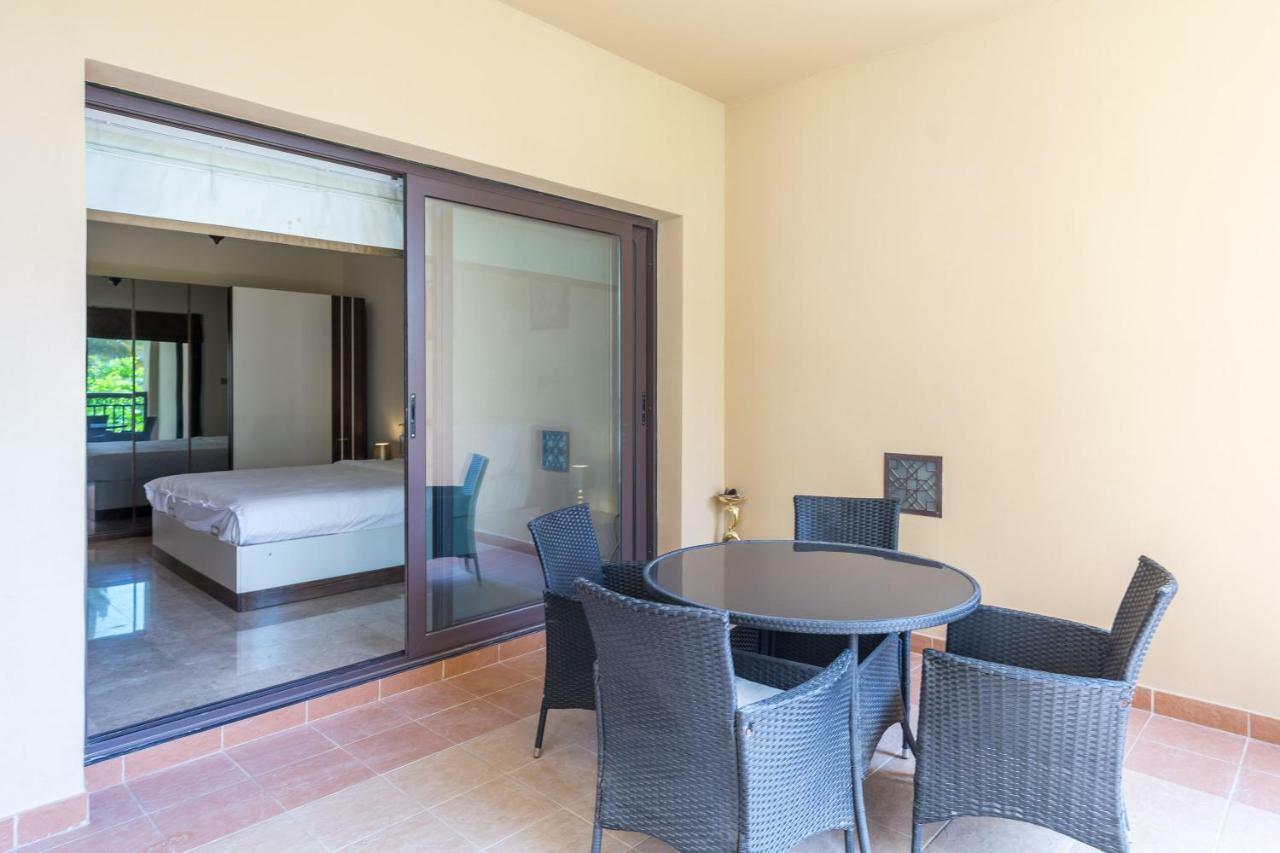 Beachfront Two Bedrooms On Palm Jumeirah By Deluxe Holiday Homes Dubai Buitenkant foto